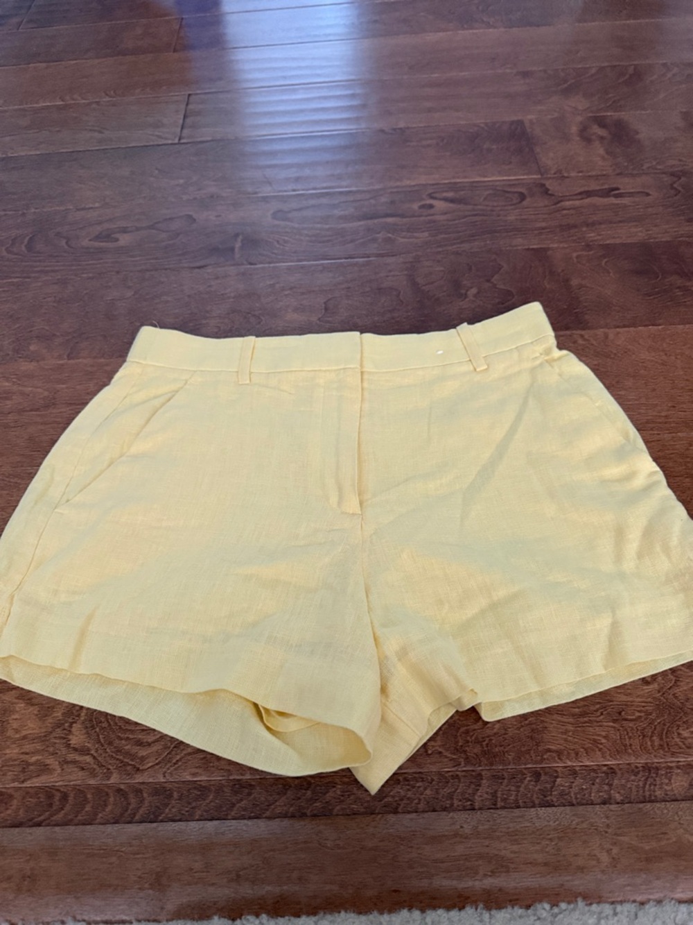 Abercrombie & Fitch Yellow High-Rise Linen-Blend Shorts - Picture 2 of 3